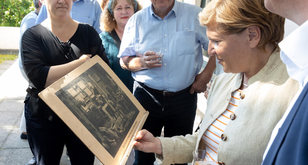 Ministerin Nicole Razavi MdL besichtigt die Villa Sauerländer in Wolfegg-Alttann