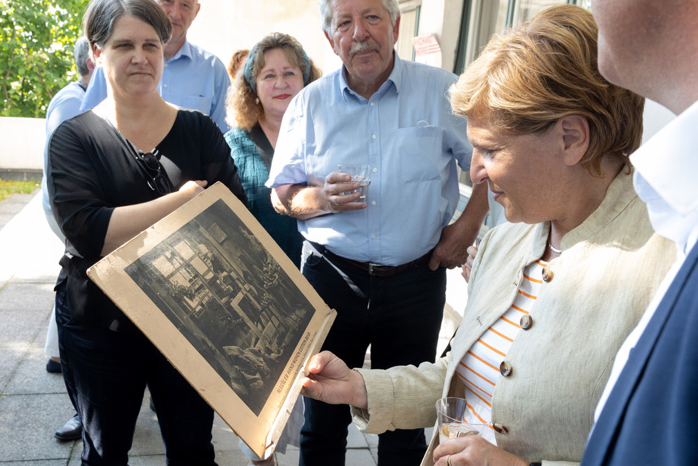 Ministerin Nicole Razavi MdL besichtigt die Villa Sauerländer in Wolfegg-Alttann