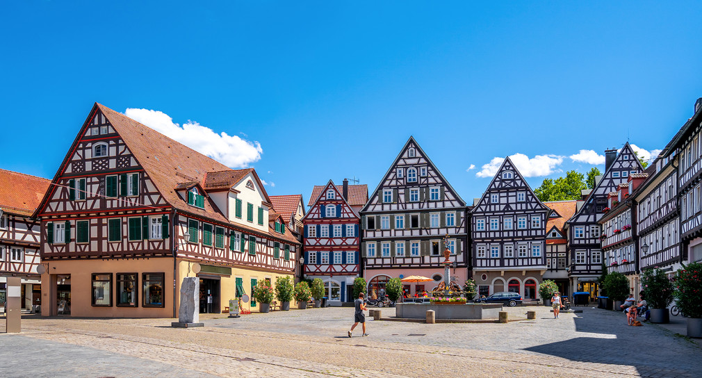 Marktplatz in der Altstadt mit Fachwerkhäusern