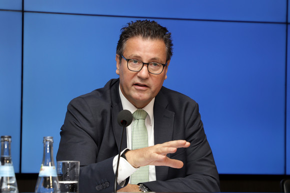 Pressekonferenz Kabinett beschließt Eckpunktepapier zum Volksbegehren Landwirtschaftsminister Peter Hauk bei der Regierungspressekonferenz (Bild: Staatsministerium Baden-Württemberg)