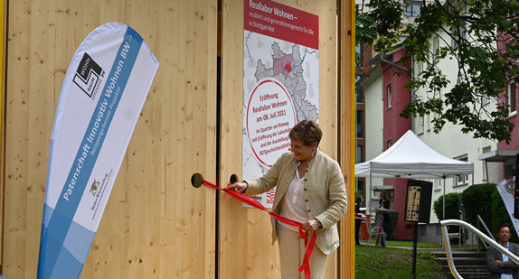Ministerin Razavi eröffnet das Reallabor Wohnen in Stuttgart-Rot