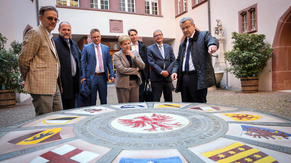 Spitzengespräch zur grenzüberschreitenden Zusammenarbeit bei Fragen der Raumplanung mit Vertretern aus Baden-Württemberg, Frankreich und der Schweiz in Rheinfelden. 