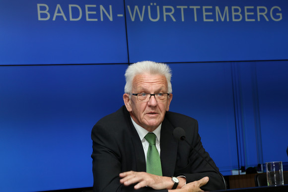 Pressekonferenz Ethikunterricht künftig ab Klasse 5 Ministerpräsident Winfried Kretschmann