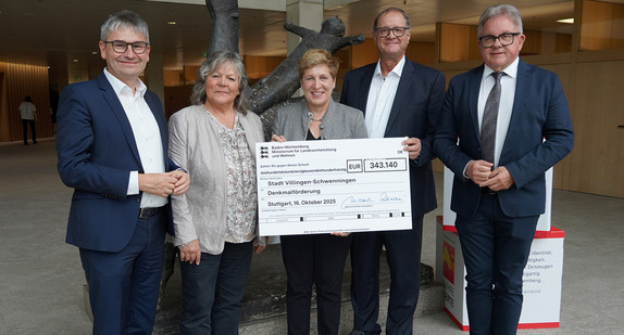 v.l.: Frank Bonath MdL, Martina Braun MdL, Ministerin Nicole Razavi MdL, Oberbürgermeister der Stadt Villingen-Schwenningen Jürgen Roth, Guido Wolf MdL