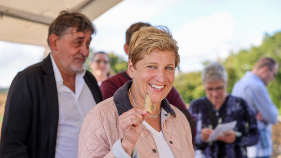 Denkmalreise Ministerin Razavi besucht frühmittelalterliche Befestigungsanlage „Birk“ in Seckach-Großeicholzheim Am dritten Tag der Denkmalreise hat Ministerin Nicole Razavi MdL die frühmittelalterliche Befestigungsanlage „Birk“ in Seckach-Großeicholzheim besucht.