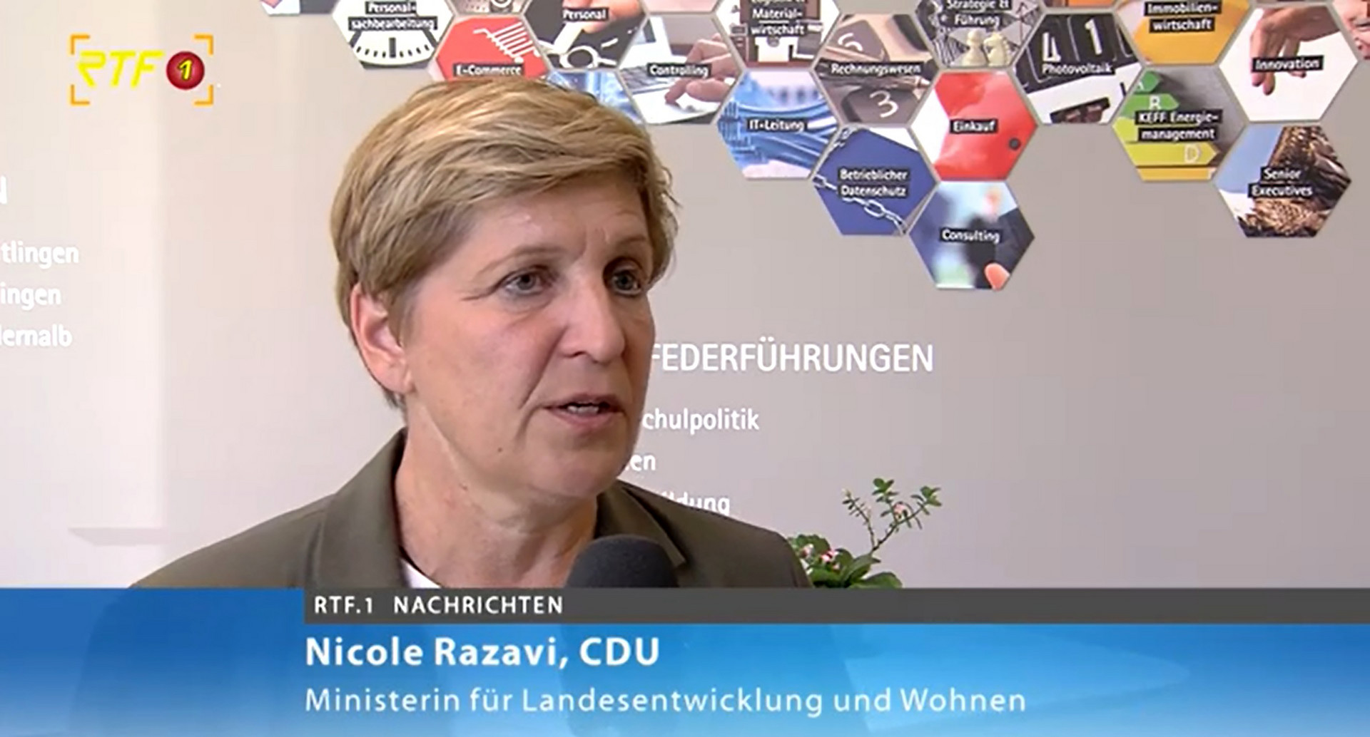 Screenshot von Ministerin Nicole Razavi MdL im Interview mit RTF1