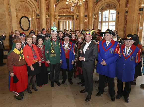 Fastnacht Närrischer Staatsempfang der Landesregierung Gruppenbild mit dem Verband Alb-Bodensee Oberschwäbische Narrenvereine