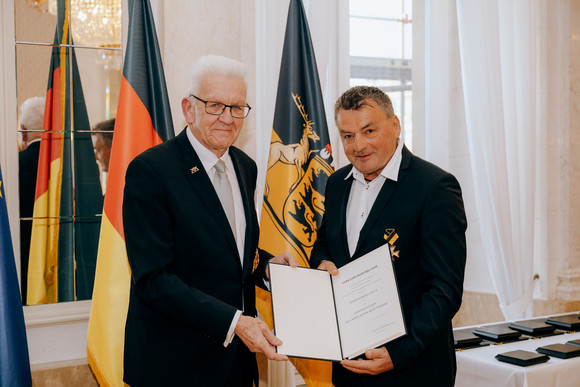 Ministerpräsident Winfried Kretschmann (links) und Norbert Gälle (rechts)