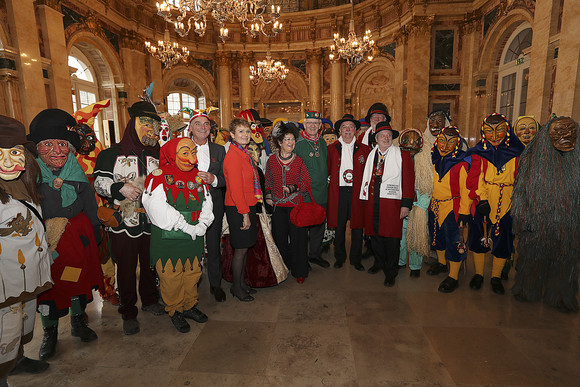 Fastnacht Närrischer Staatsempfang der Landesregierung Gruppenbild mit den Freien Oberschwäbischen Narrenzünften