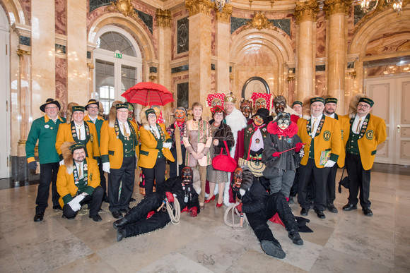 Fastnacht Närrischer Staatsempfang der Landesregierung Gruppenbild mit der Schwarzwälder Narrenvereinigung