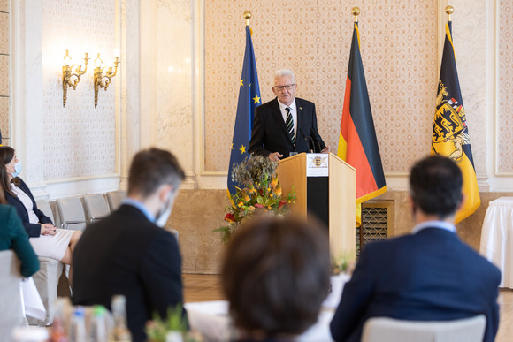 Auszeichnung Verdienstorden des Landes an 26 verdiente Persönlichkeiten Ministerpräsident Winfried Kretschmann bei seiner Ansprache vor den Gästen
