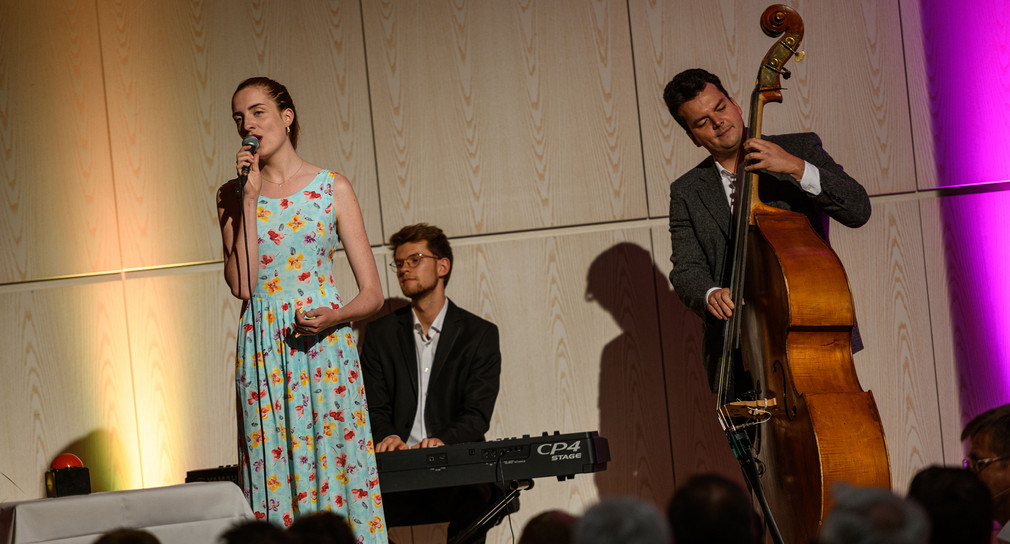 Musikalischer Auftakt mit Jazzband Trio Merlot beim Festakt 50 Jahre Denkmalschutzgesetz in der Liederhalle