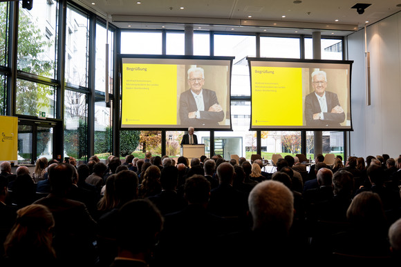 Ministerpräsident Winfried Kretschmann bei der Begrüßung