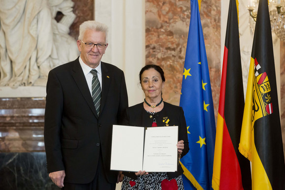 Auszeichnung Verdienstorden des Landes an 22 verdiente Persönlichkeiten Ministerpräsident Winfried Kretschmann (l.) und Carmen Würth (r.)