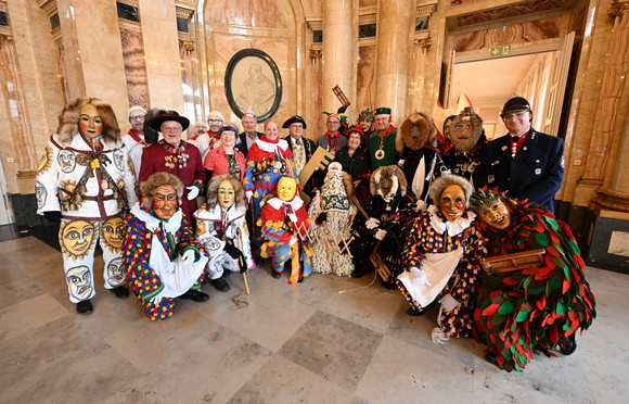 Gruppenbild mit der Vereinigung Schwäbisch-Alemannischer Narrenzünfte 