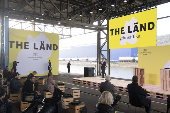 Imagekampagne Baden-Württemberg ist „THE LÄND“ Pressekonferenz im Hafen Stuttgart