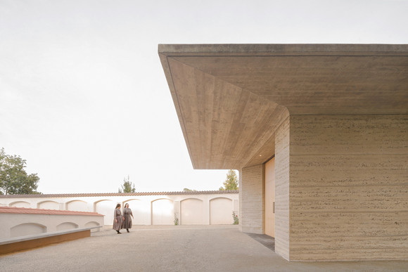 Wohnraumoffensive Innovationspreis Lehmbau BW 2025 Kloster Reute Aussegnungshalle, Außenansicht