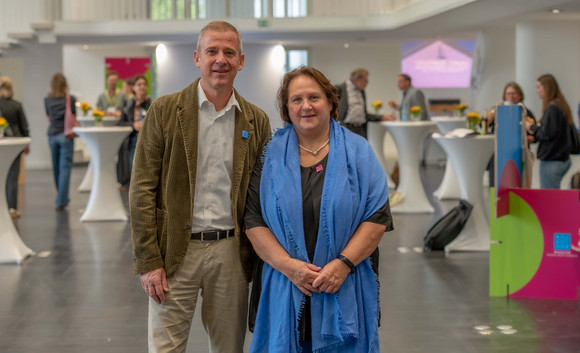 Ministerialdirektor Daniel Hager-Mann und Ministerin Theresa Schopper