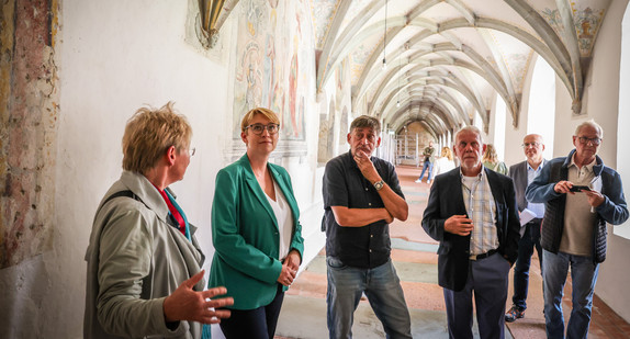 Staatssekretärin Lindlohr im Zisterzienserinnenkloster Heiligkreuztal