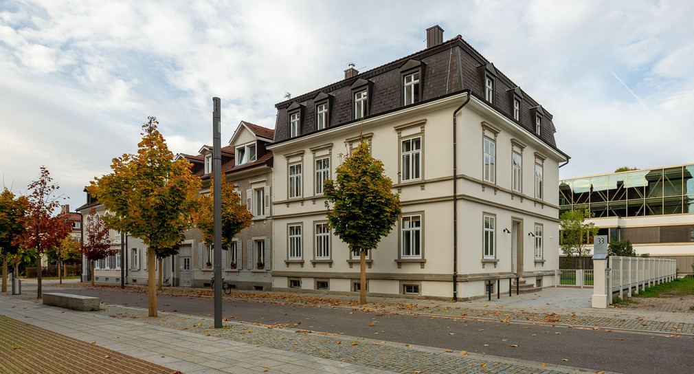 Ein denkmalgeschütztes Gebäude in Lörrach, das mithilfe der Städtebauförderung zum Familienzentrum ausgebaut wurde.