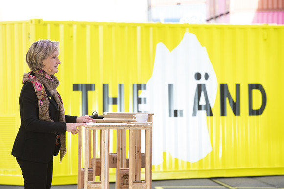 Imagekampagne Baden-Württemberg ist „THE LÄND“ Wirtschaftsministerin Dr. Nicole Hoffmeister-Kraut bei der Pressekonferenz im Hafen Stuttgart