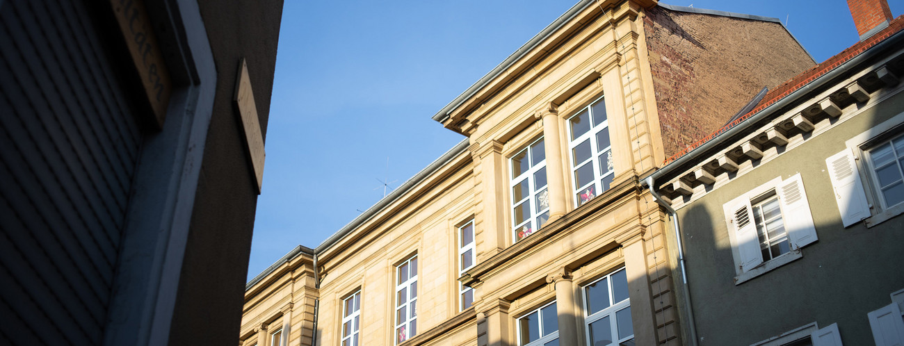 Altbauwohnblock in der Stadt Karlsruhe