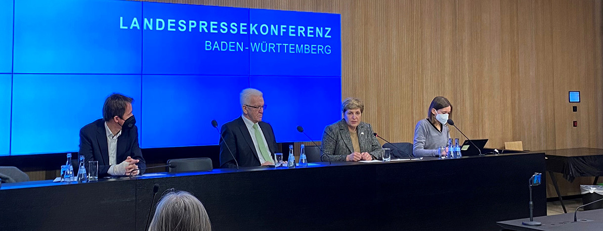 Ministerin Nicole Razavi MdL stellt mit Ministerpräsident Winfried Kretschmann die Bilanz der Sozialen Wohnraumförderung 2022 vor.