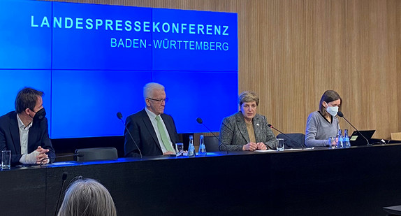 Ministerin Nicole Razavi MdL stellt mit Ministerpräsident Winfried Kretschmann die Bilanz der Sozialen Wohnraumförderung 2022 vor.