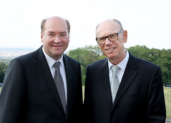 Justiz Eberhard Stilz als Präsident des Verfassungsgerichtshofs verabschiedet Dr. Malte Graßhof (l.) und Eberhard Stilz (r.)