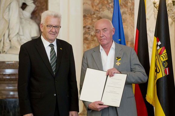 Auszeichnung Verdienstorden des Landes an 22 verdiente Persönlichkeiten Ministerpräsident Winfried Kretschmann (l.) und Professor Werner Pokorny (r.)