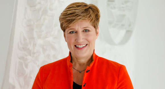 Portrait Ministerin Nicole Razavi MdL
