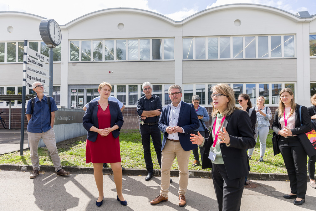 Staatssekretärin Andrea Lindlohr MdL besucht die ehemalige Textilfabrik Pausa in Mössingen
