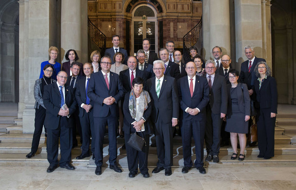 Empfang Besuch einer Delegation des israelischen Supreme Court Gruppenbild mit einer Delegation des israelischen Supreme Court und des Bundesverfassungsgerichts