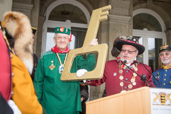 Fastnacht Närrischer Staatsempfang der Landesregierung Ministerpräsident Winfried Kretschmann (l.) und Narrenpräsident Roland Wehrle (r.)