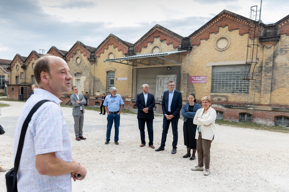  Ministerin Nicole Razavi MdL besucht die ehemaligen Textilwerke Heinrich Otto und Söhne (HOS) in Wendlingen am Neckar