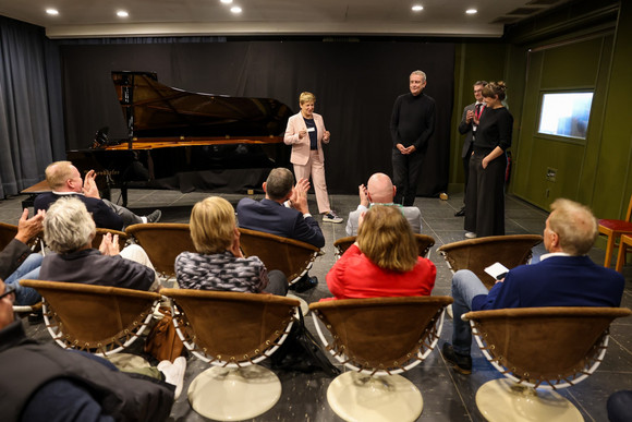 Denkmalreise Ministerin Razavi besucht MPS Studio Ministerin Nicole Razavi MdL besichtigt das MPS Studio in Villingen-Schwenningen.