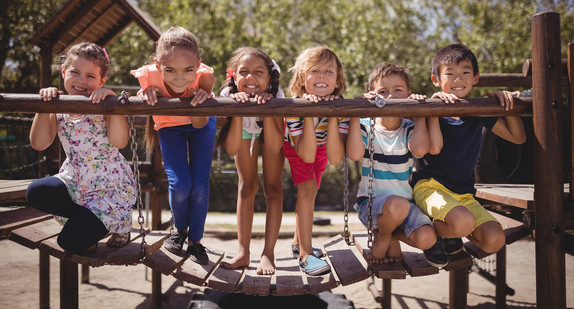 Kinder auf dem Spielplatz