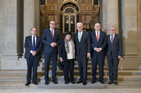 Empfang Besuch einer Delegation des israelischen Supreme Court v.l.n.r.: Der Botschafter des Staates Israel, Yaakov Hadas-Handelsman, Präsident Prof. Dr. Andreas Voßkuhle, Präsidentin Miriam Naor, Ministerpräsident Winfried Kretschmann, Vizepräsident Prof. Dr. Ferdinand Kirchhof, Justizminister Guido Wolf