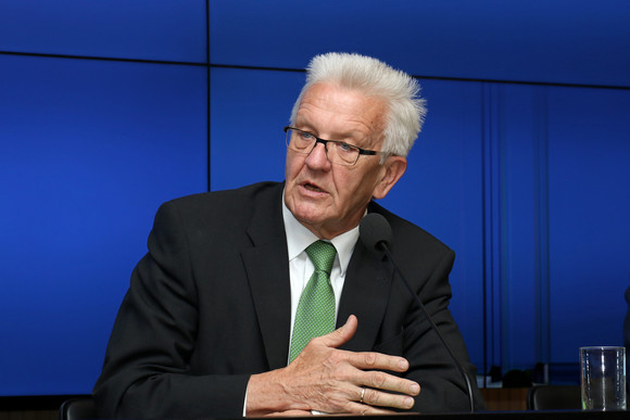 Pressekonferenz Ethikunterricht künftig ab Klasse 5 Ministerpräsident Winfried Kretschmann