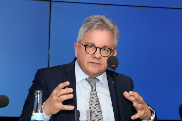 Pressekonferenz Neue Tourismuskonzeption bis Mitte 2019 Justizminister Guido Wolf