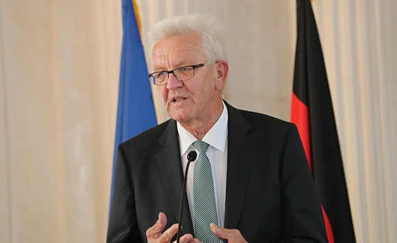 Justiz Eberhard Stilz als Präsident des Verfassungsgerichtshofs verabschiedet Ministerpräsident Winfried Kretschmann