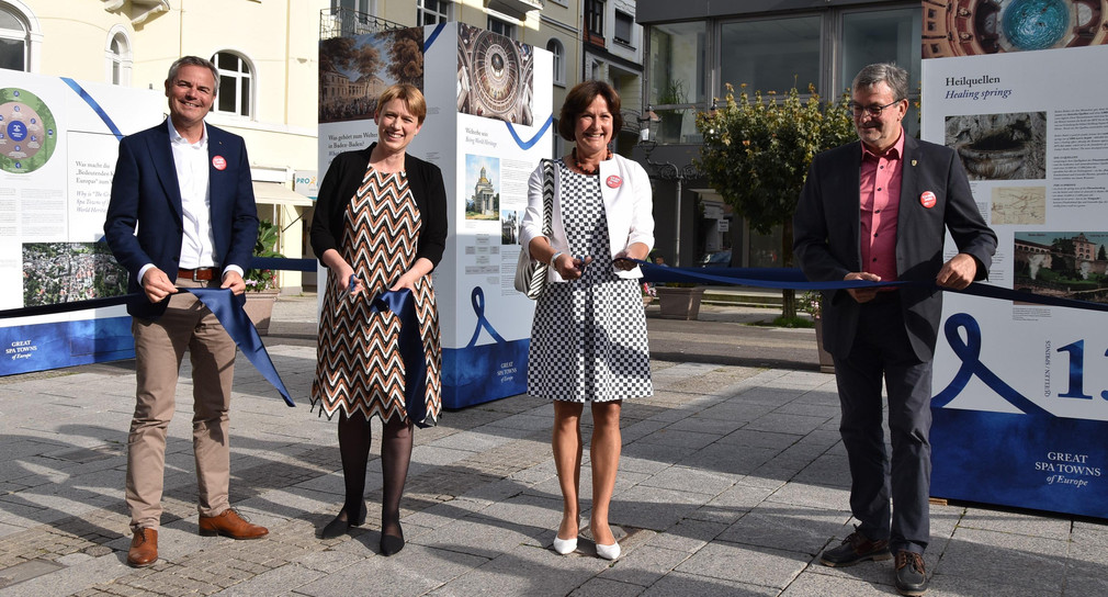 Staatssekretärin Andrea Lindlohr eröffnet die Pop-Up-Ausstellung in Baden-Baden