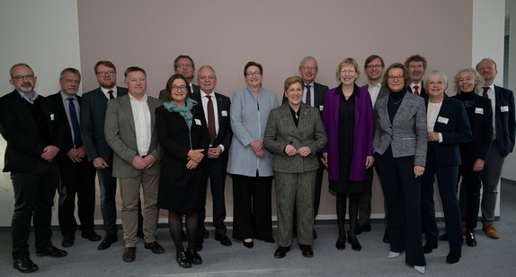 Am 25. November 2022 hat die Konferenz der für Städtebau-, Bau- und Wohnungswesen zuständigen Ministerinnen und Minister und Senatorinnen und Senatoren der Länder im Deutschen Institut für Bautechnik in Berlin stattgefunden.