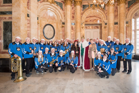 Fastnacht Närrischer Staatsempfang der Landesregierung Gruppenbild mit der Narrenkapelle des Musikvereins Grafenhausen