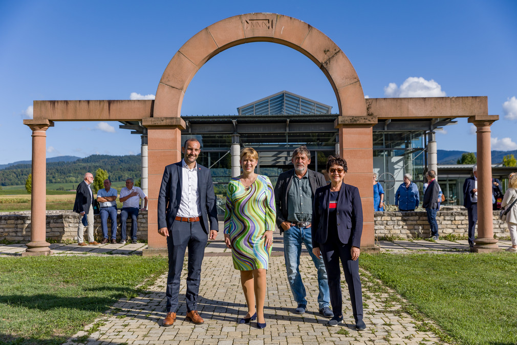 Staatssekretärin Andrea Lindlohr MdL besucht das Römermuseum Villa Urbana in Heitersheim