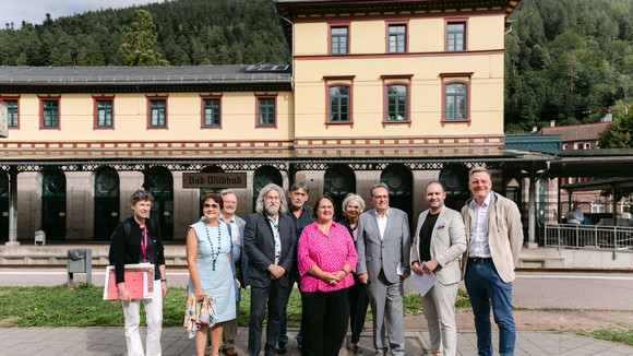 Ministerin Theresa Schopper besucht den Königlich-Württembergischen Bahnhof in Bad-Wildbad. 
