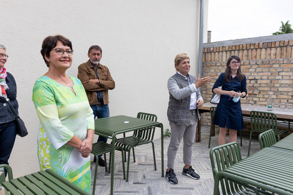 Ministerin Nicole Razavi MdL (2. von rechts) besucht die Tabakscheunen in Rheinstetten. Von links: Barbara Saebel MdL, Prof. Dr. Claus Wolf (Präsident Landesamt für Denkmalpflege), Ministerin Nicole Razavi MdL, Christine Neumann-Martin MdL