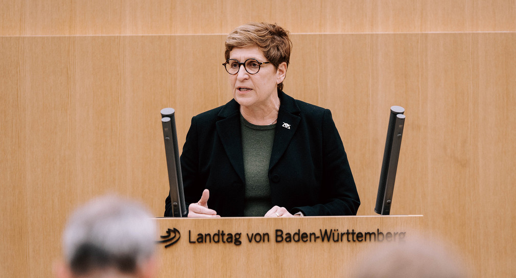 Ministerin Nicole Razavi MdL