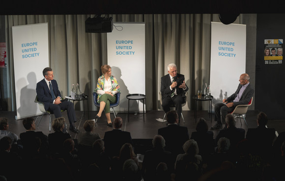 Europa Kretschmann auf Delegationsreise in der Schweiz Podiumsdiskussion in Zürich zum Thema: „Klimaschutz und Versorgungssicherheit: Aufbruch oder Rolle rückwärts für die grüne Transformation?“
