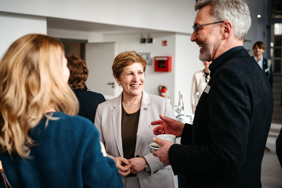 Ministerin Nicole Razavi MdL beim Regionaldialog in Kehl